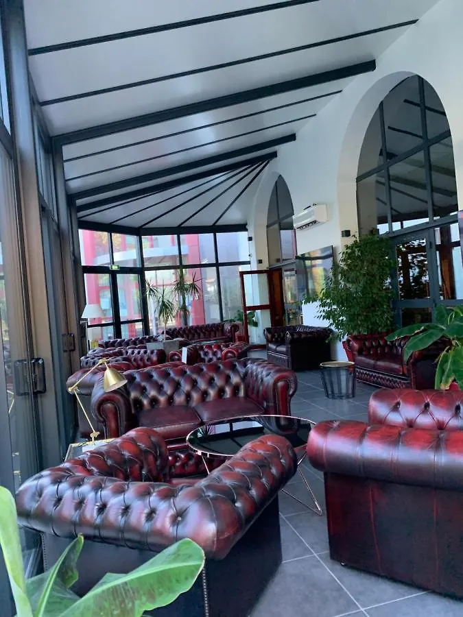 Hotel L'Abribis Firminy 2*,  Francia
